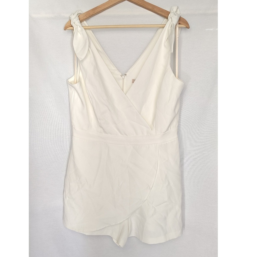 BCBG Generation Skort Romper White Surplice Shoulder Tie Wrap Front‎ Bridal L
